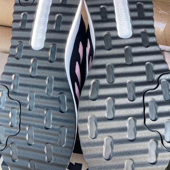 Adidas running shoes - Picture 4 of 4